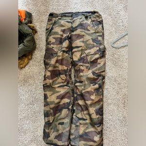 686 camo snow/ snowboard / ski pants